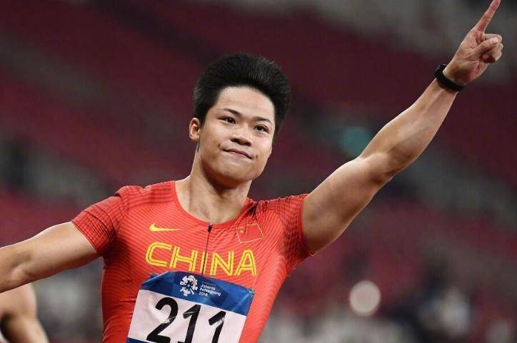 苏炳添回归首秀大放异彩，勇士主场球迷高呼名字